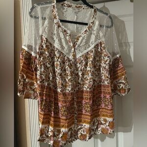 NWT Davi & Dani floral and lace Boho top with flutter sleeves size M 🌺 BN 32